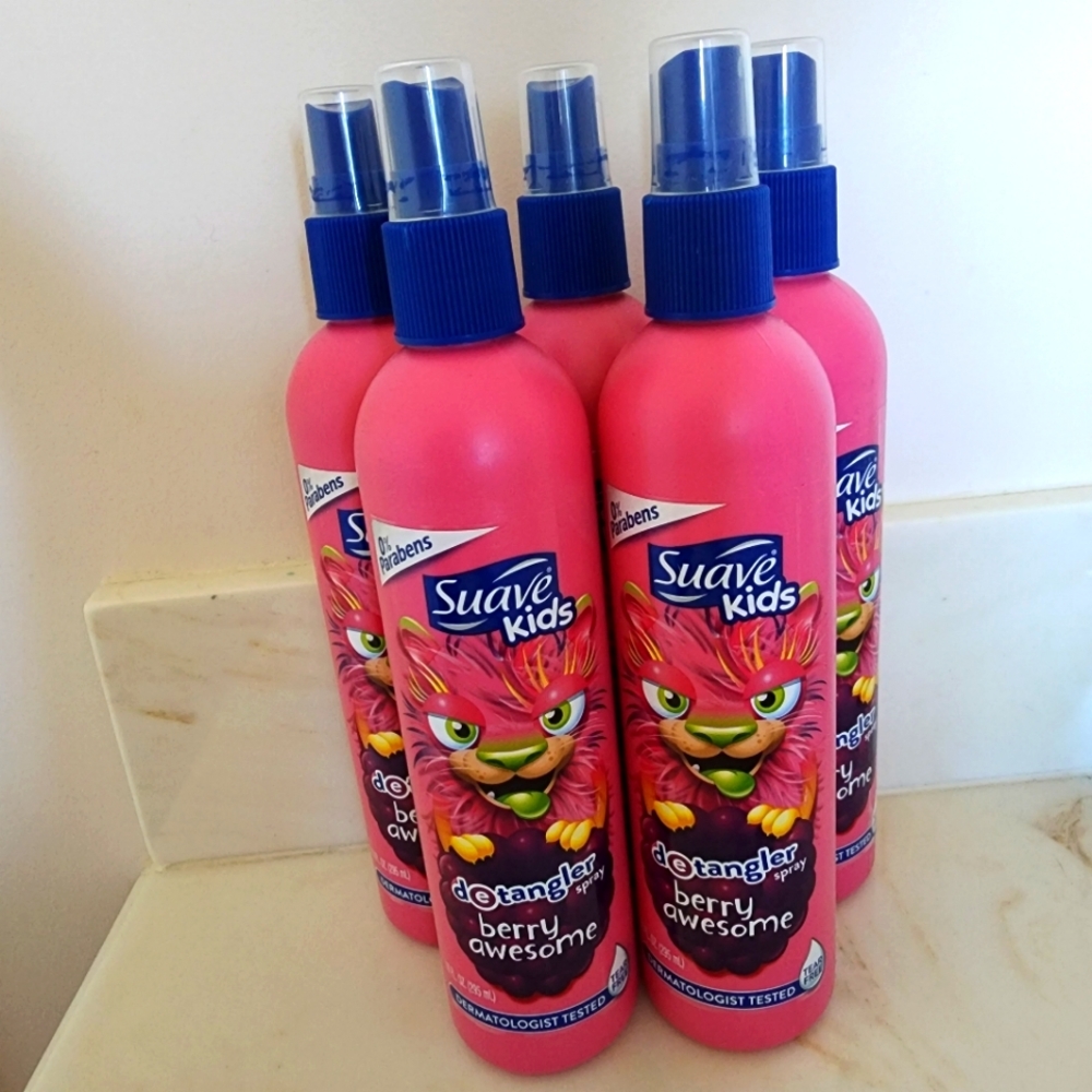 Set of 5 spray bottles of Suave detailer, 10 oz each, New, berry awesome